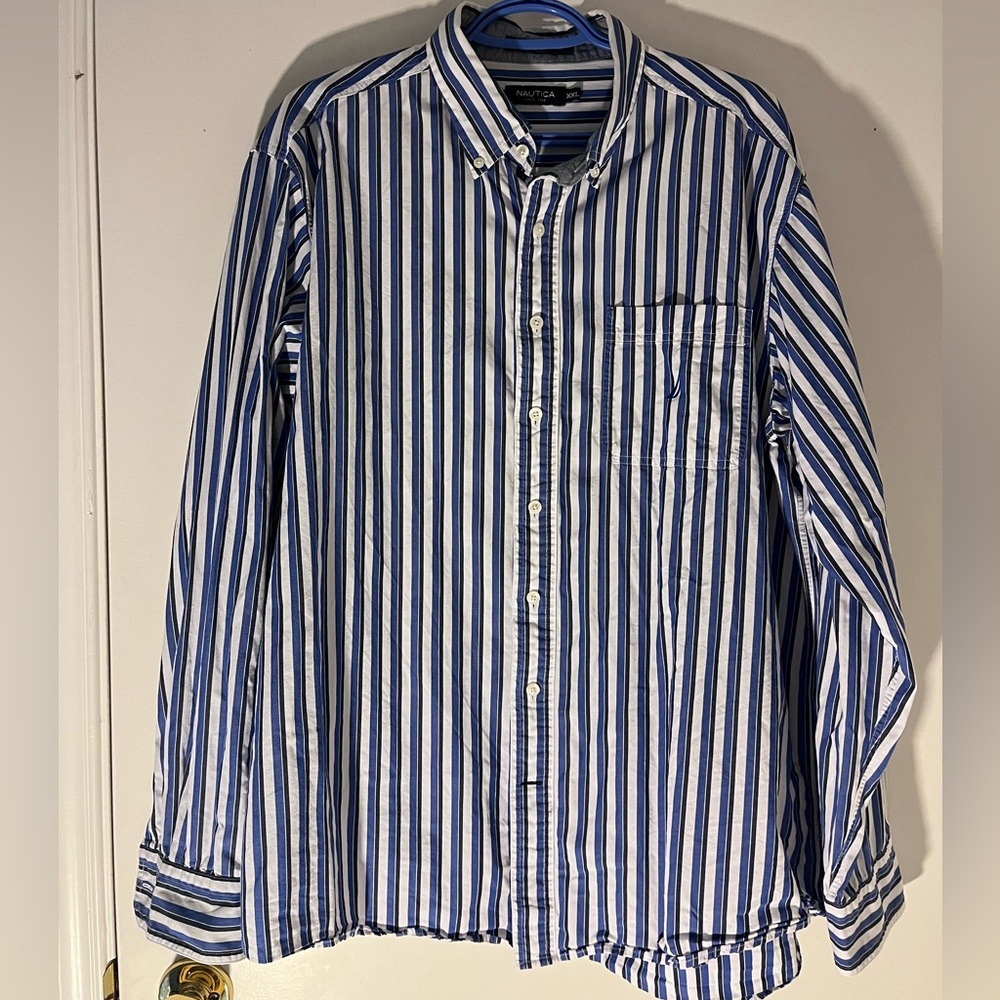Nautica Men's Blue and White Striped Button Down Shirt
